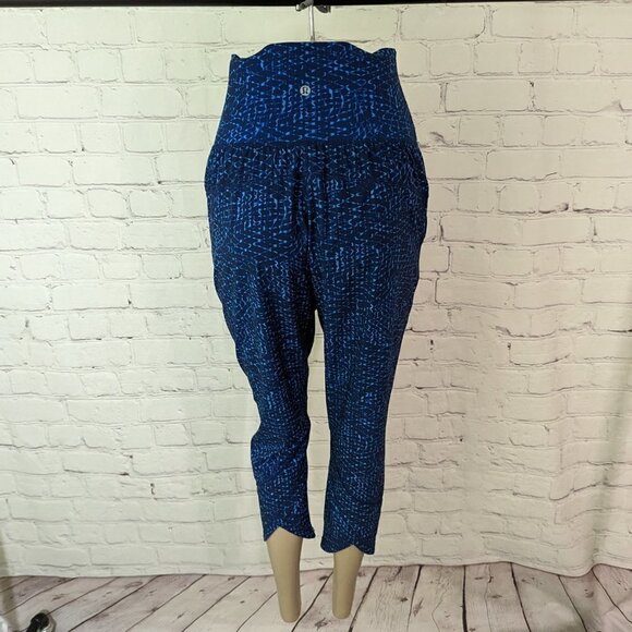 Lululemon Tranquil Crop Samba Snake Kayak Blue Hero Blue sz 4 - Picture 3 of 6